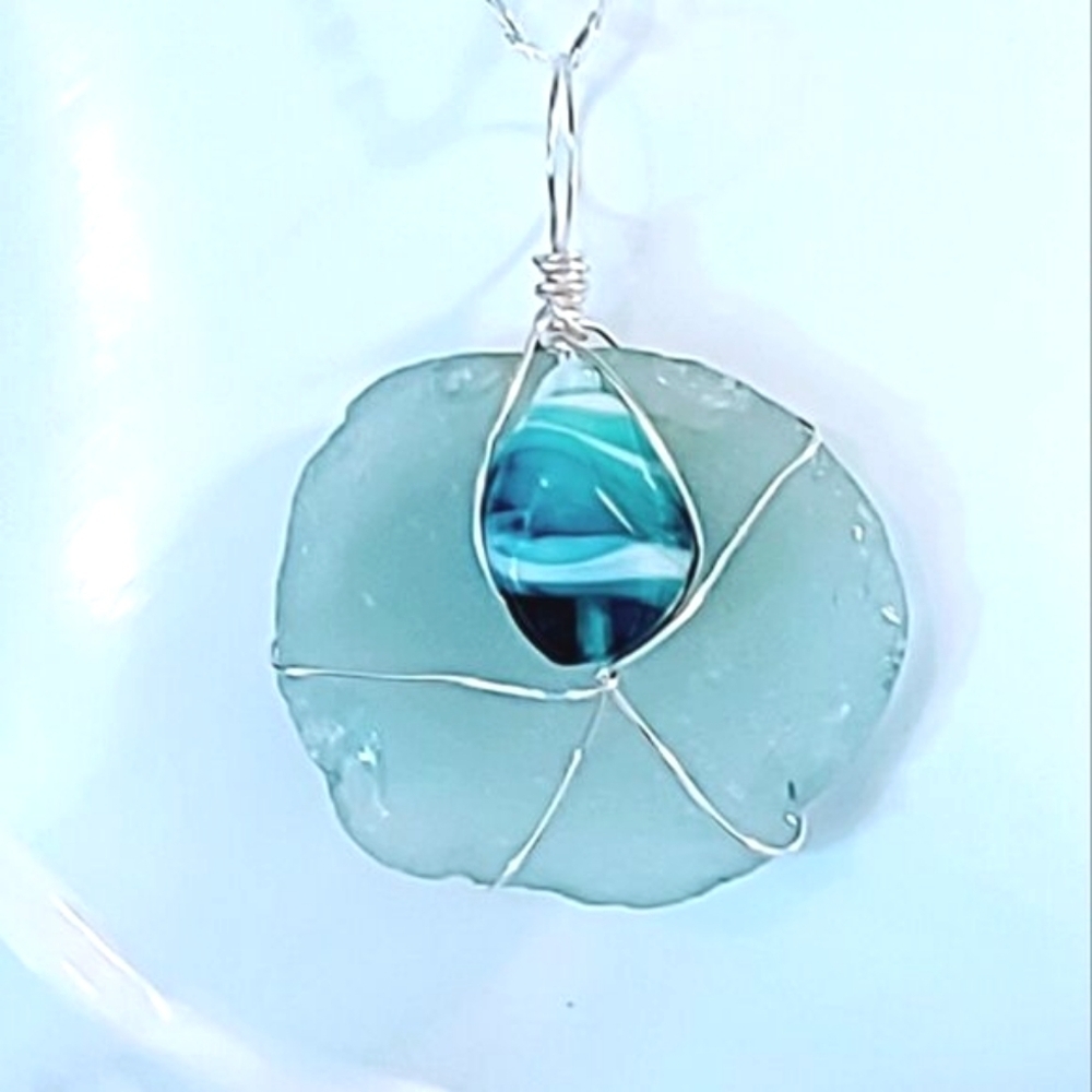 SEA GLASS ON SILVER PLATED CHAIN BEACHY NECKLACE - Picture 2 of 9